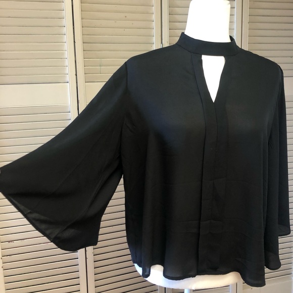 Black 100% Modish One polyester top. V cut in front. Wide sleeves.  Size XL. - Picture 4 of 8